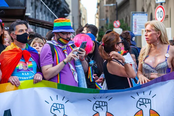 Buenos Aires, Arjantin, 07.11.2021: Buenos Aires 'teki OrgulloBA LGBT yürüyüşünün mutlu katılımcıları
