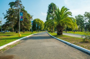 Buenos Aires, Arjantin, 20 / 01 / 2022, Çocuk Cumhuriyeti 'ndeki Footpath, Arjantin' deki minyatür bir çocuk şehri