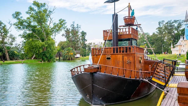 Buenos Aires Argentina 2022 Barco Molhe Lagoa República Criança Uma — Fotografia de Stock