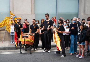 05 Şubat. 2022 Buenos Aires Arjantin: Buenos Aires 'te yeni yılı kutlayan enstrümanlı müzisyenler