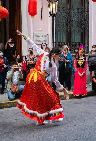 Лютого 2022 Буенос Айрес Аргентина Танцівниця Під Час Святкування Китайського — стокове фото