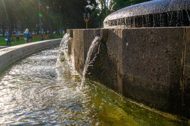 Çeşmedeki suyu kapat.