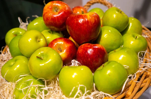 Pommes Dans Panier Gros Plan — Photo