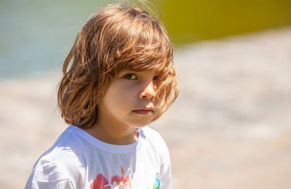 Retrato Una Chica Triste Parque —  Fotos de Stock