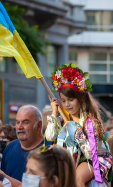 6 Mart 2022 Buenos Aires Arjantin: Buenos Aires 'teki Rus saldırısı sırasında Ukrayna' ya destek yürüyüşü yapan çocuklar