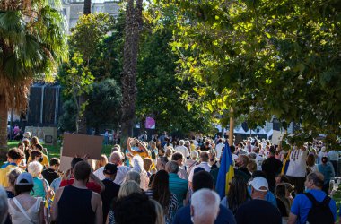 6 Mart 2022 Buenos Aires Arjantin: Rusya 'nın Buenos Aires' teki saldırısı sırasında Ukrayna 'ya destek yürüyüşü