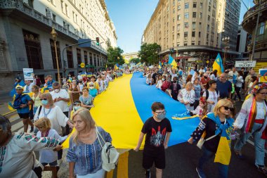 6 Mart 2022 Buenos Aires Arjantin: Rusya 'nın Buenos Aires' teki saldırısı sırasında Ukrayna 'ya destek yürüyüşü