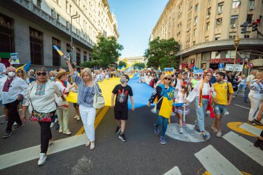 6 Mart 2022 Buenos Aires Arjantin: Rusya 'nın Buenos Aires' teki saldırısı sırasında Ukrayna 'ya destek yürüyüşü
