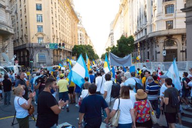 6 Mart 2022 Buenos Aires Arjantin: Rusya 'nın Buenos Aires' teki saldırısı sırasında Ukrayna 'ya destek yürüyüşü