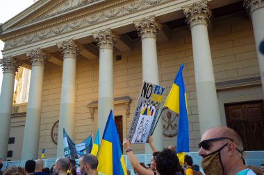 6 Mart 2022 Buenos Aires Arjantin: Rusya 'nın Buenos Aires' teki saldırısı sırasında Ukrayna 'ya destek yürüyüşü