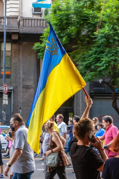 Marca 2022 Buenos Aires Argentyna Flagi Marszu Wspierające Ukrainę Podczas — Zdjęcie stockowe