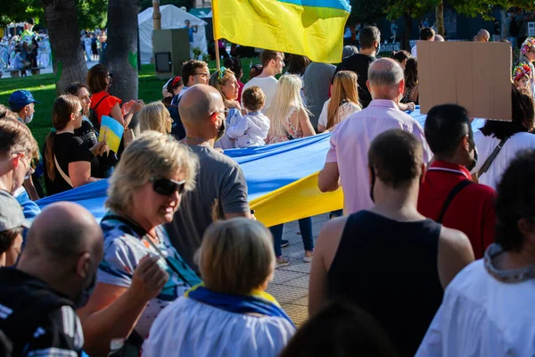 2022年3月6日ブエノスアイレスアルゼンチン ブエノスアイレスでのロシアの侵略中にウクライナを支援する行進 — ストック写真