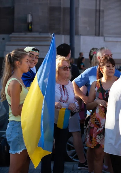2022年3月6日ブエノスアイレスアルゼンチン ブエノスアイレスでのロシアの侵略中にウクライナを支援する行進の参加者 — ストック写真