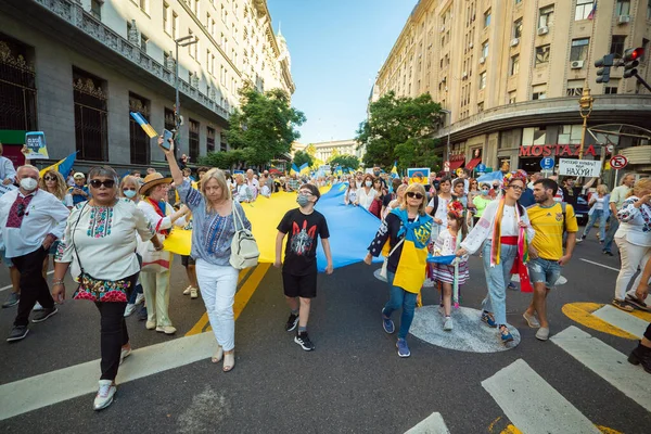 6 Mart 2022 Buenos Aires Arjantin: Rusya 'nın Buenos Aires' teki saldırısı sırasında Ukrayna 'ya destek yürüyüşü
