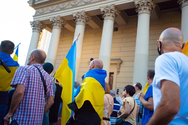 6 Mart 2022 Buenos Aires Arjantin: Rusya 'nın Buenos Aires' teki saldırısı sırasında Ukrayna 'ya destek yürüyüşü
