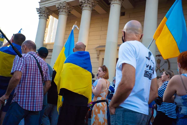 6 Mart 2022 Buenos Aires Arjantin: Rusya 'nın Buenos Aires' teki saldırısı sırasında Ukrayna 'ya destek yürüyüşü