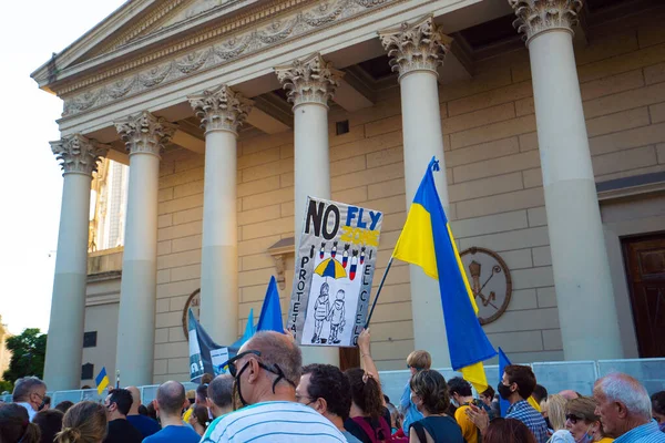 6 Mart 2022 Buenos Aires Arjantin: Rusya 'nın Buenos Aires' teki saldırısı sırasında Ukrayna 'ya destek yürüyüşü