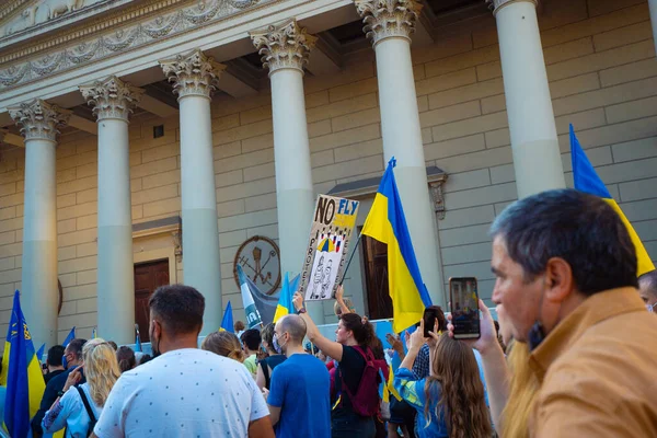6 Mart 2022 Buenos Aires Arjantin: Rusya 'nın Buenos Aires' teki saldırısı sırasında Ukrayna 'ya destek yürüyüşü