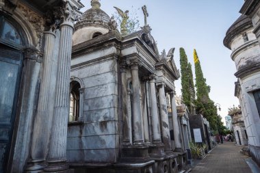 Buenos Aires, Arjantin, 27.03.2022: Buenos Aires Recoleta Mezarlığı 'ndaki mahzenler