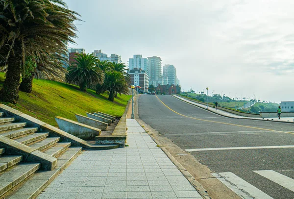 Mar del Plata, Arjantin, 09.04.2022: Atlantik Okyanusu kıyılarına set