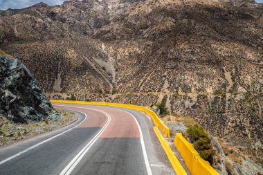 Şili yolunda And Dağları manzarası