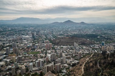 San Cristobal Dağı 'ndan Santiago de Chile şehri manzarası