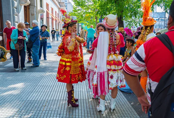 Buenos Aires Argentyna 2022 Ludzie Kolorowych Ponadnarodowych Kostiumach Świętują Całą — Zdjęcie stockowe