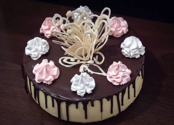 Cake Covered Chocolate Glaze — Stock Photo, Image