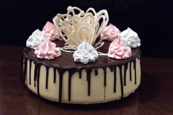 Cake Covered Chocolate Glaze — Stock Photo, Image