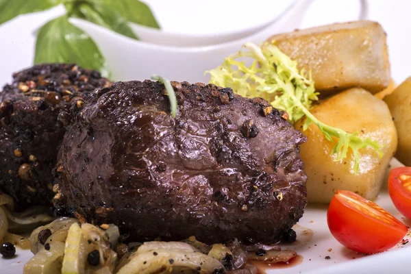 Fleisch mit Kartoffeln — Stockfoto