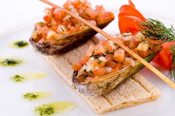 Mussels with tomatoes — Stock Photo, Image