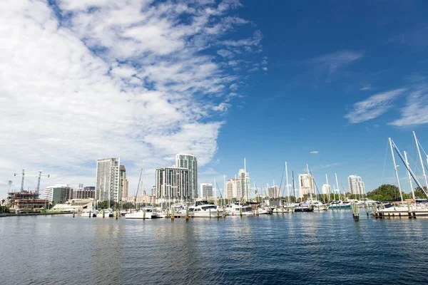 Marina Jachtokkal Kék Alatt Berakodás Szentpétervár Florida — Stock Fotó
