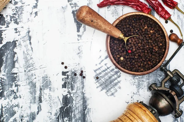 Vintage Pepper Mill Peppercorns Red Pepper Pods Gray White Background — Stock Photo, Image