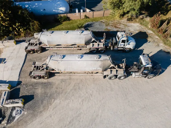 Tankwagen Voor Het Transport Van Bulk Cement Uitzicht Van Bovenaf — Stockfoto