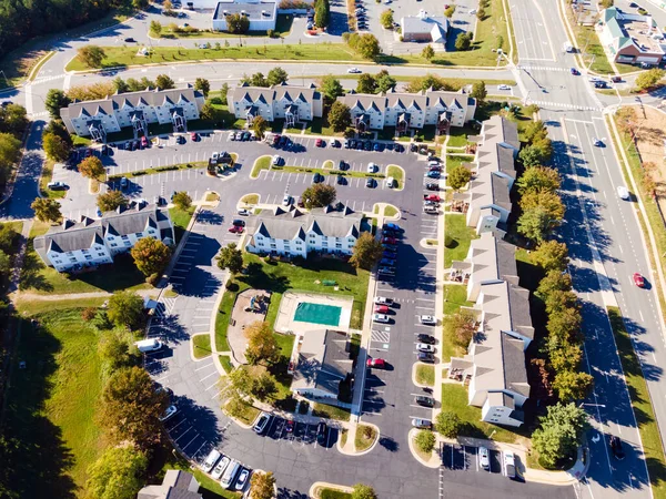 Utsikt Över Ett Bostadsområde Med Parkeringsplatser Staden Leesburg Virginia — Stockfoto