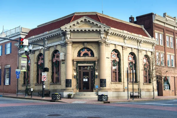 歴史的なダウンタウン市庁舎の建物と建築 チャールズタウン ウェストバージニア州 — ストック写真