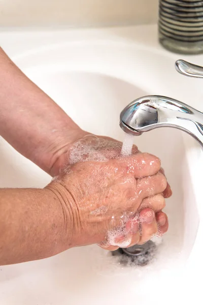 Hygiène Nettoyage Des Mains Laver Les Mains Avec Savon Femme — Photo