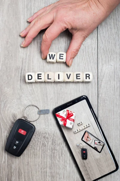 Delivery Service Mobile Phone Application Car Keys Phone Delivery Application — Stockfoto
