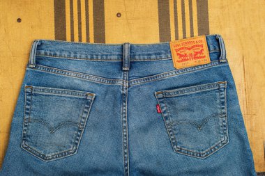 Leesburg Virginia 'da. ABD. 15 Şubat 2022. Yeni LEVI 'nin 511 kotunun detaylarını kapat. LEVI, 1853 yılında kurulan Levi Strauss and Co markasıdır..