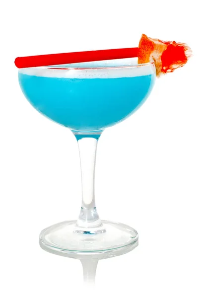 Cocktail Bleu Avec Une Paille Sur Fond Blanc — Photo