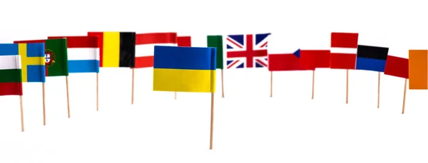以欧洲联盟旗帜为背景的乌克兰国旗 乌克兰加入欧洲联盟的概念 — 图库照片