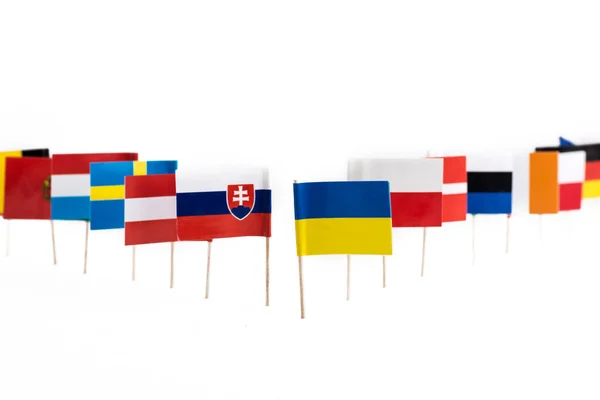 在欧洲国家国旗的背景下的乌克兰国旗 乌克兰加入欧洲联盟的概念 — 图库照片