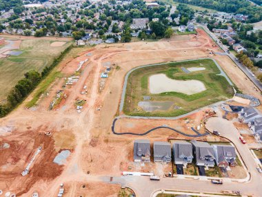 Leesburg 'da. Virginia mı? ABD. Eylül 04, 2022. Yeni evleri olan ve inşaat için hazırlanmış bir inşaat alanı..