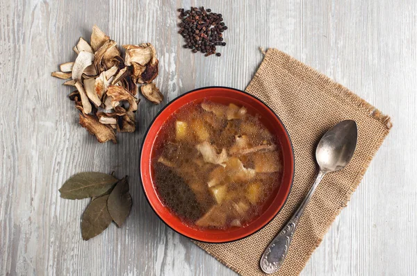 Zuppa Funghi Con Funghi Porcini Secchi Foglia Alloro Pepe Sfondo — Foto Stock