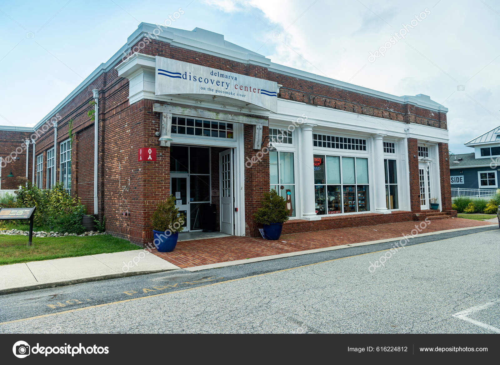 Maryland Usa 2022 Main Street Old American City Typical