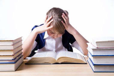 Kız bir kitap okuma öğrenme