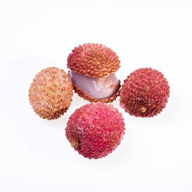 Lychee beyaz arkaplanda izole edildi