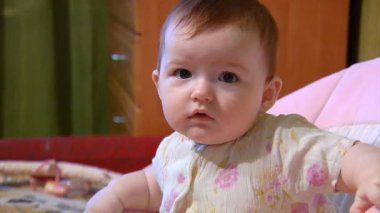 Bebek beşik içinde