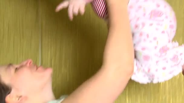 Mutter und Baby — Stockvideo