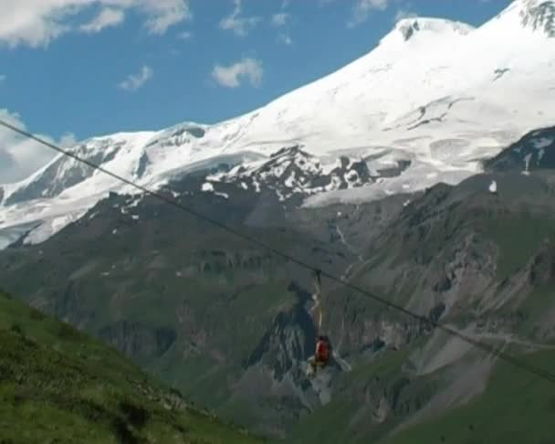 Lina droga w pobliżu elbrus — Wideo stockowe